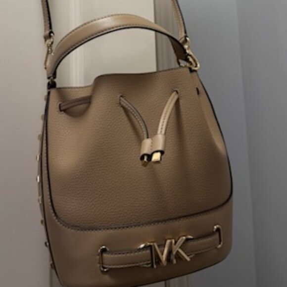 AUTHENTIC MK Stunning Crossbody Hobo in Color of the Season. GENUINE LEATHER! - Picture 3 of 9